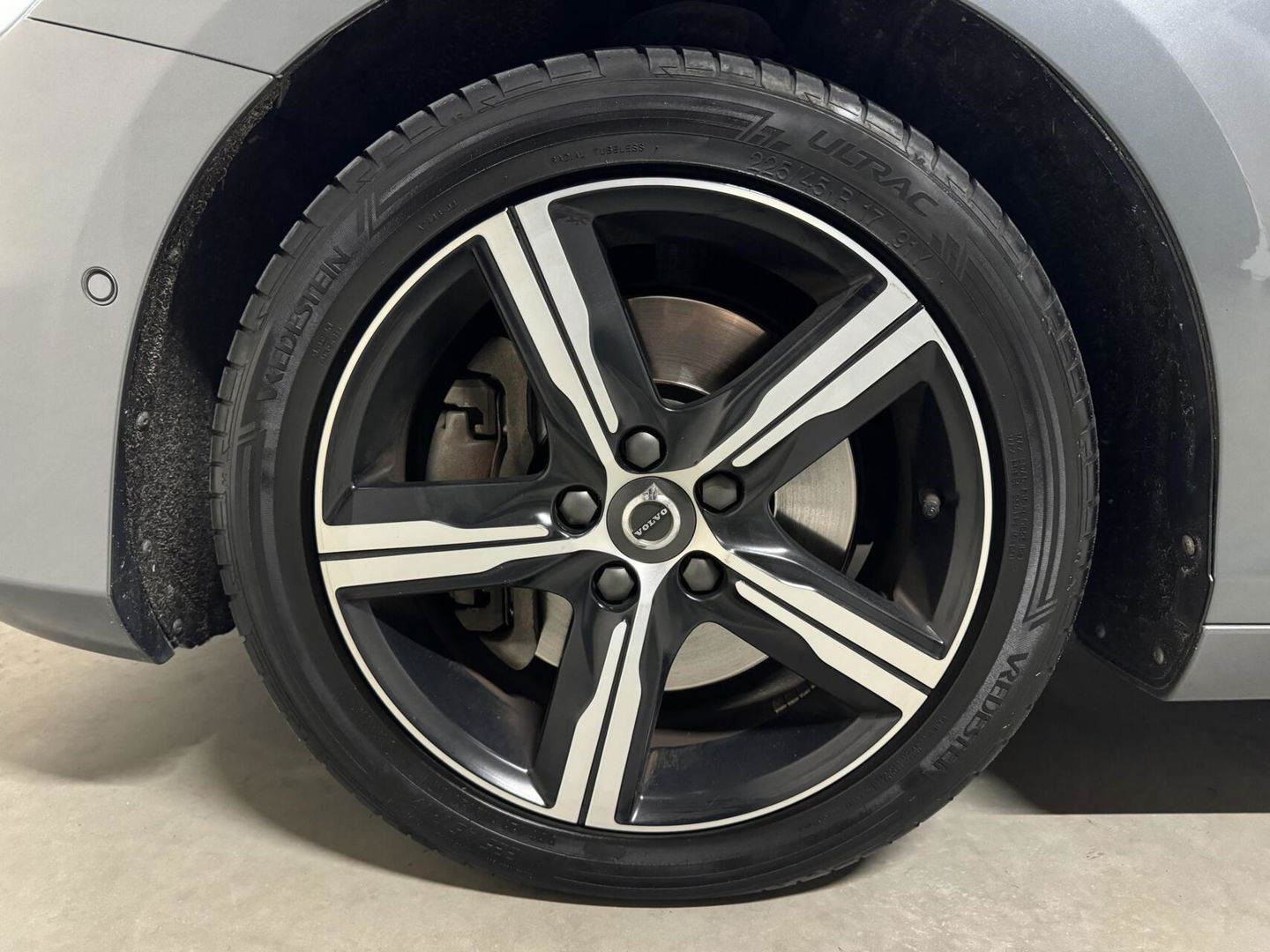 Volvo V40 2.0 T4 R-Design Pano Leer Camera Cruise Navi Trekh. NAP