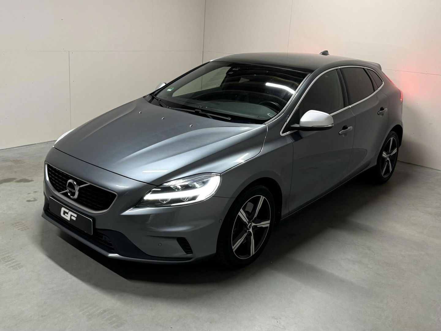 Volvo V40 2.0 T4 R-Design Pano Leer Camera Cruise Navi Trekh. NAP