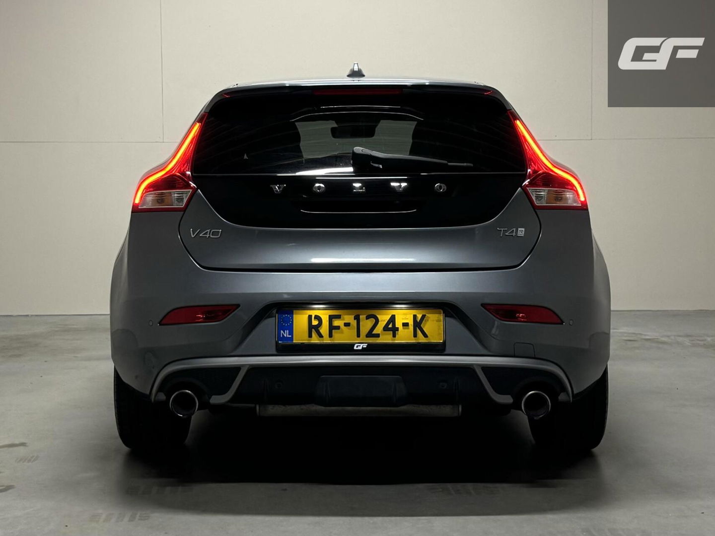 Volvo V40 2.0 T4 R-Design Pano Leer Camera Cruise Navi Trekh. NAP