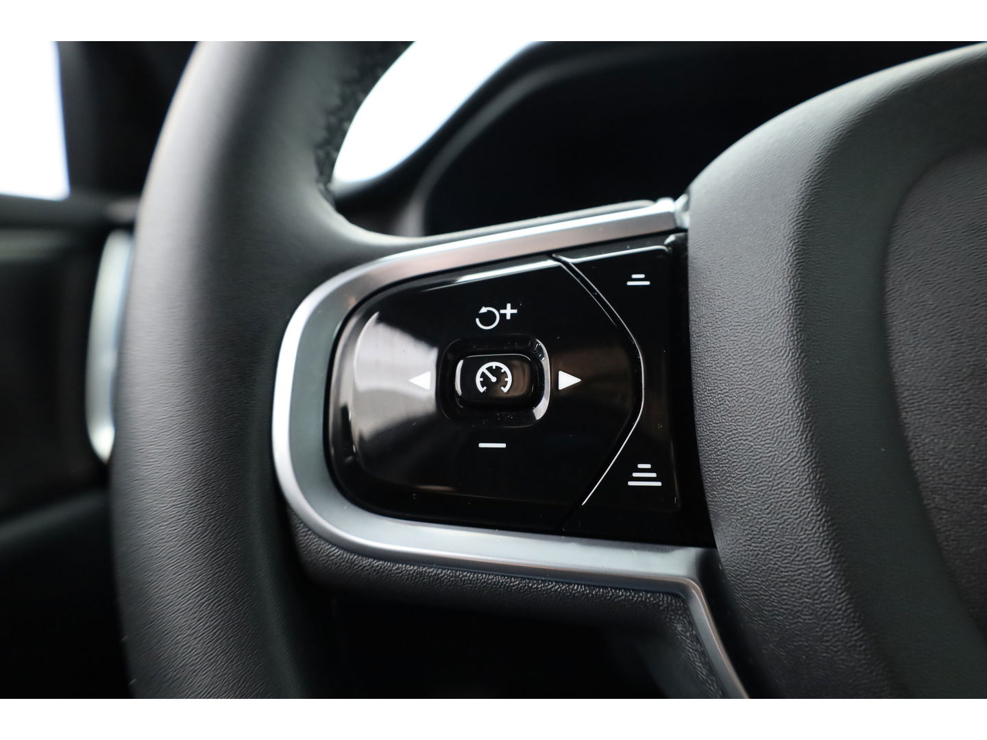 Volvo V60 2.0 T6 Plug-in hybrid AWD Plus Bright | Pilot Ass. | Blis | H&K | Elek. stoel met mem. | Stuur- & 4x stoelverw. |