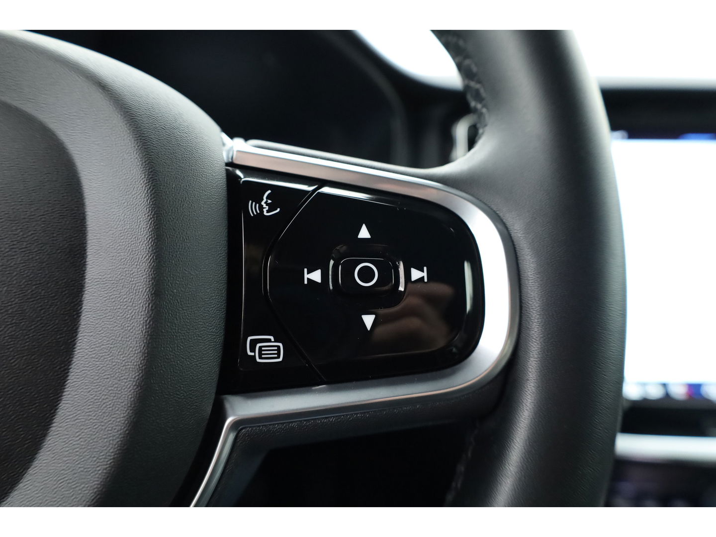 Volvo V60 2.0 T6 Plug-in hybrid AWD Plus Bright | Pilot Ass. | Blis | H&K | Elek. stoel met mem. | Stuur- & 4x stoelverw. |