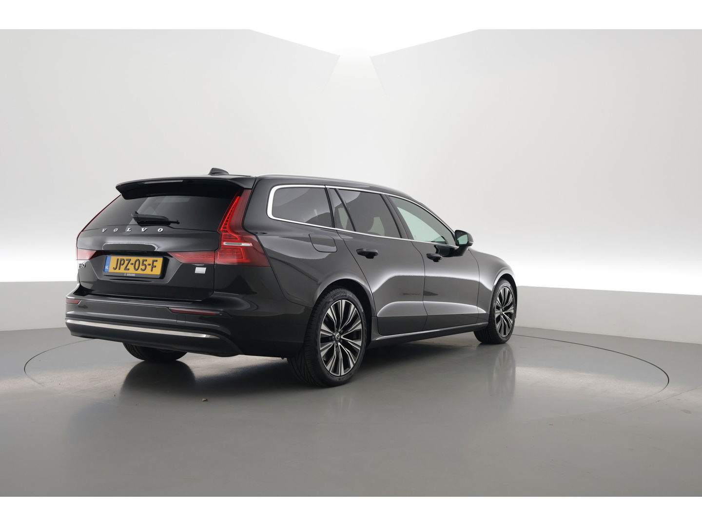 Volvo V60 2.0 T6 Plug-in hybrid AWD Plus Bright | Pilot Ass. | Blis | H&K | Elek. stoel met mem. | Stuur- & 4x stoelverw. |