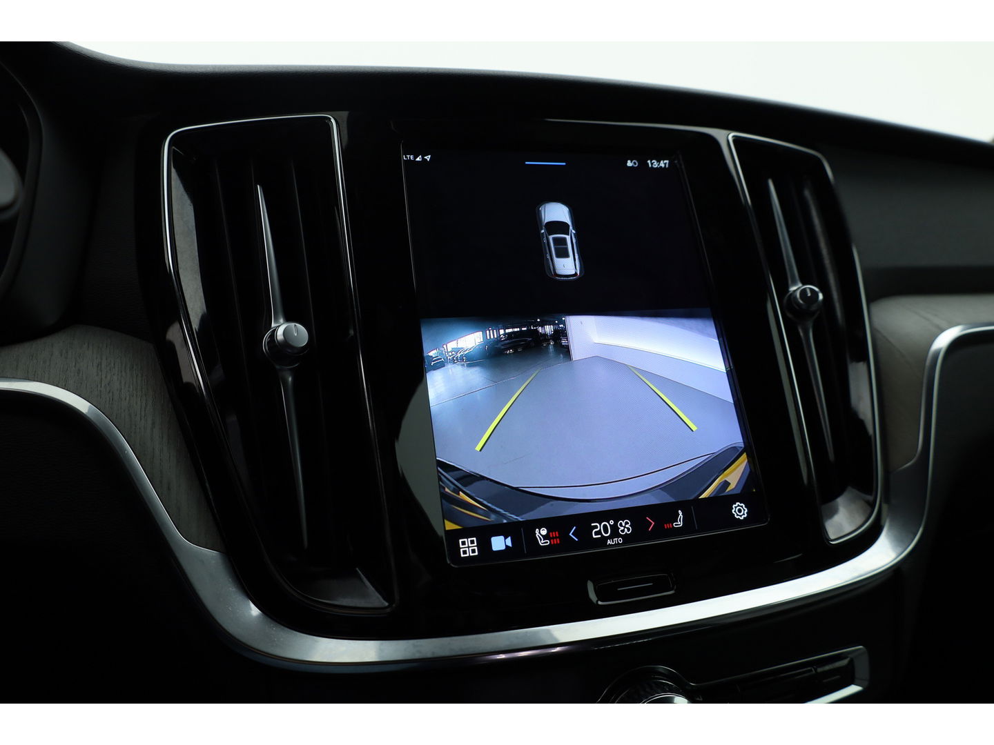 Volvo V60 2.0 T6 Plug-in hybrid AWD Plus Bright | Pilot Ass. | Blis | H&K | Elek. stoel met mem. | Stuur- & 4x stoelverw. |