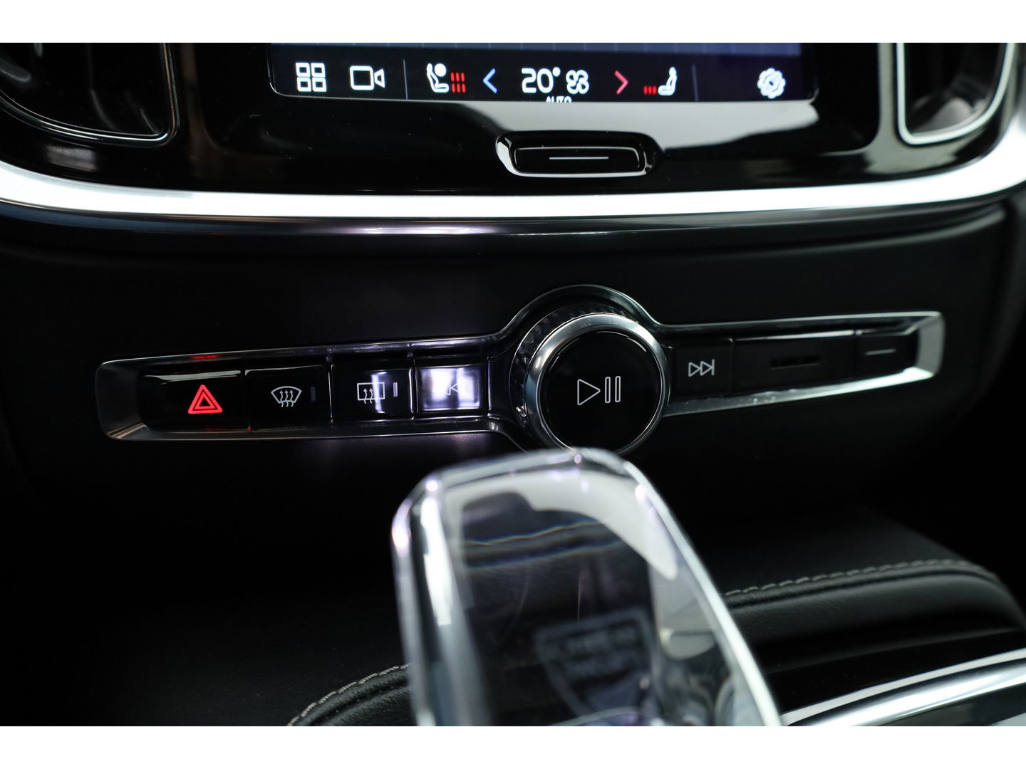 Volvo V60 2.0 T6 Plug-in hybrid AWD Plus Bright | Pilot Ass. | Blis | H&K | Elek. stoel met mem. | Stuur- & 4x stoelverw. |