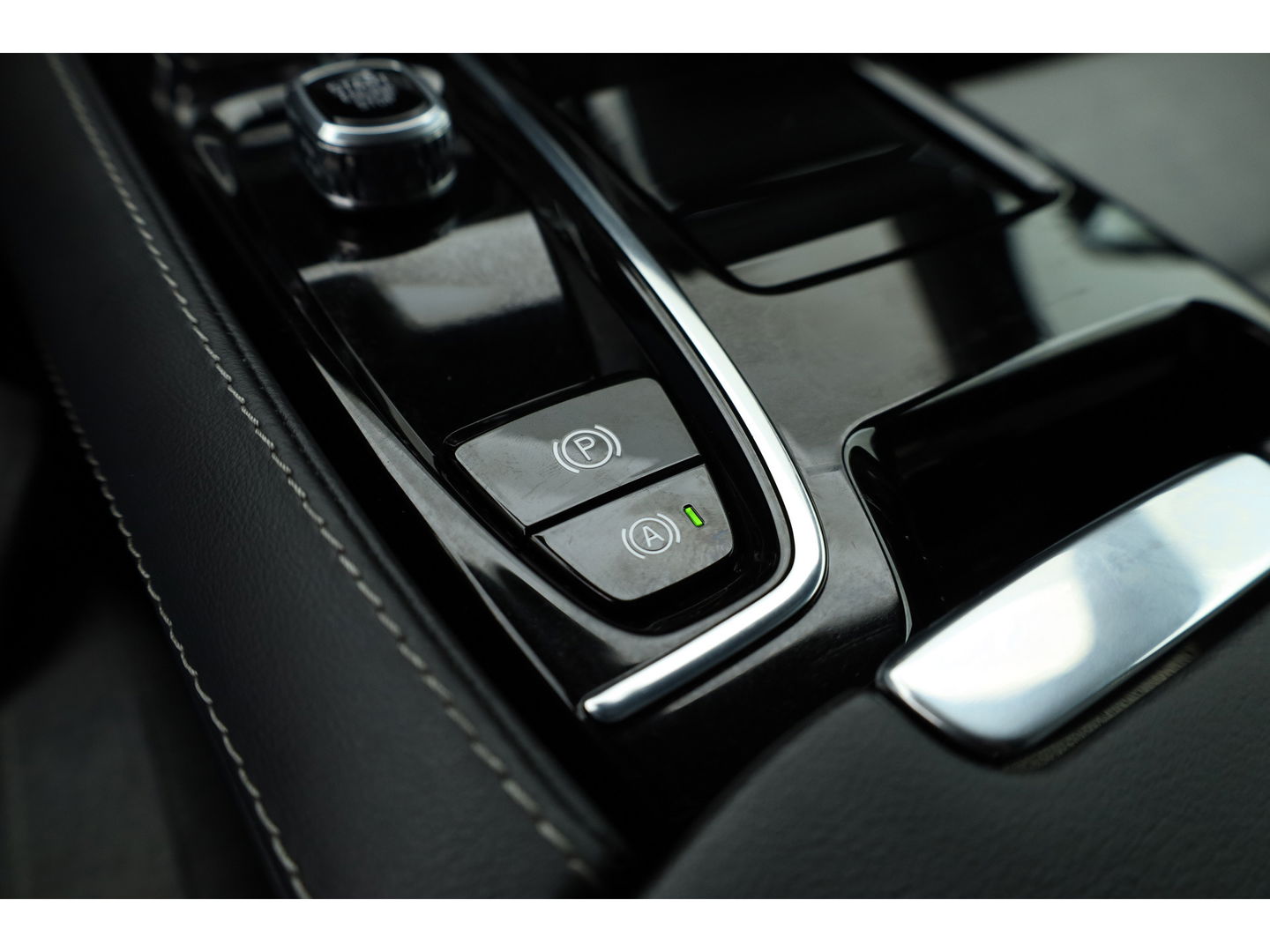 Volvo V60 2.0 T6 Plug-in hybrid AWD Plus Bright | Pilot Ass. | Blis | H&K | Elek. stoel met mem. | Stuur- & 4x stoelverw. |