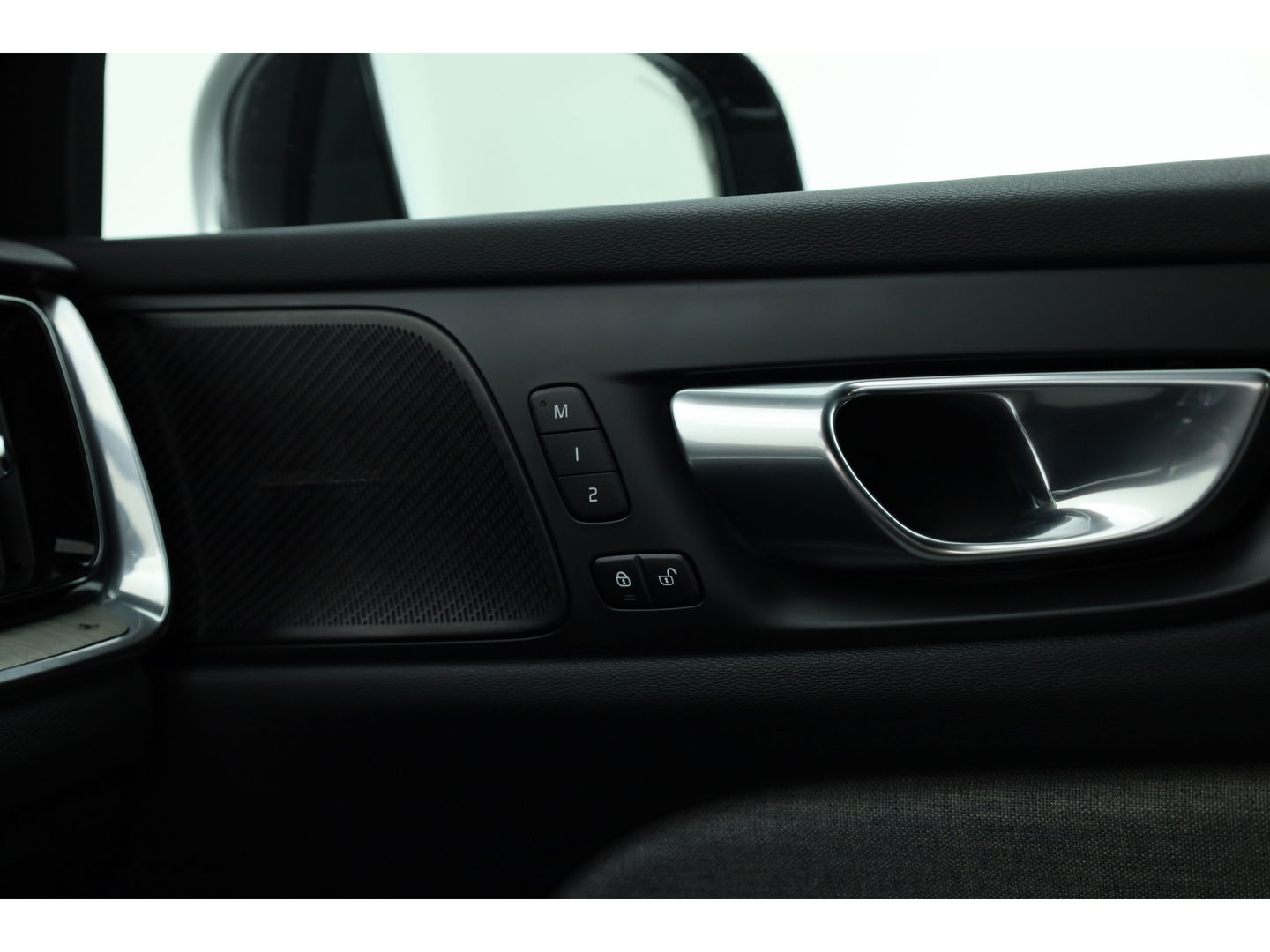 Volvo V60 2.0 T6 Plug-in hybrid AWD Plus Bright | Pilot Ass. | Blis | H&K | Elek. stoel met mem. | Stuur- & 4x stoelverw. |