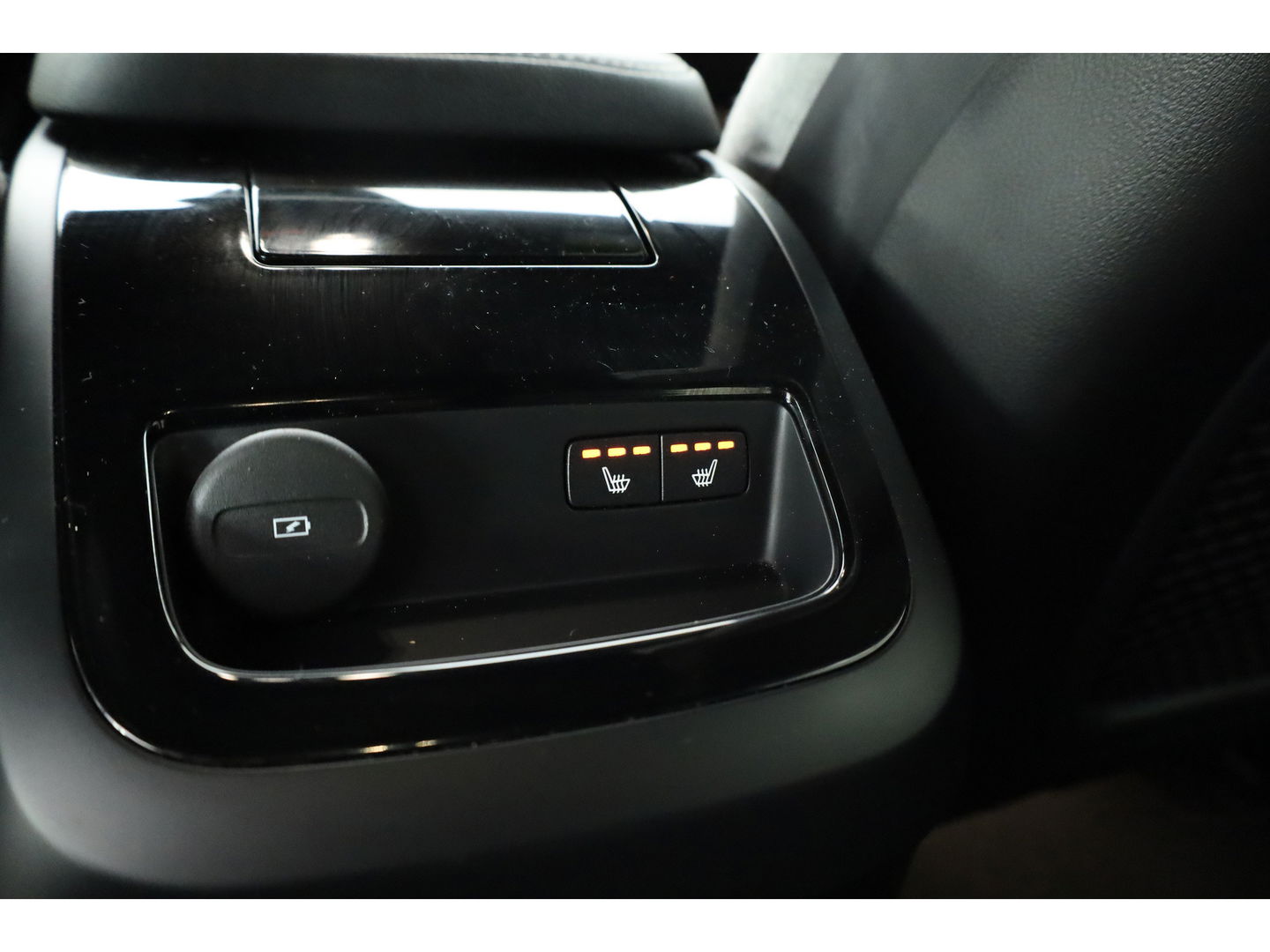 Volvo V60 2.0 T6 Plug-in hybrid AWD Plus Bright | Pilot Ass. | Blis | H&K | Elek. stoel met mem. | Stuur- & 4x stoelverw. |