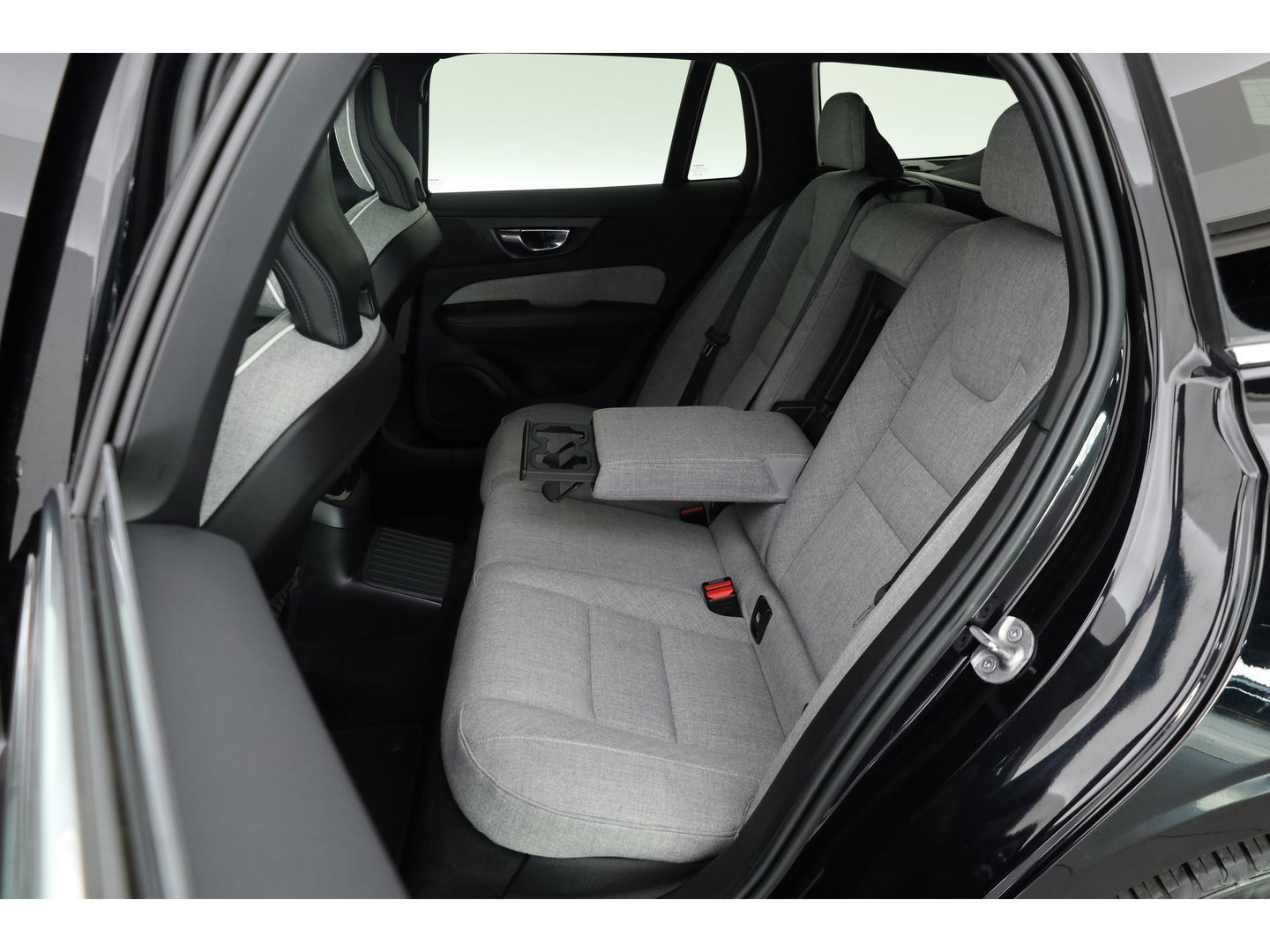 Volvo V60 2.0 T6 Plug-in hybrid AWD Plus Bright | Pilot Ass. | Blis | H&K | Elek. stoel met mem. | Stuur- & 4x stoelverw. |