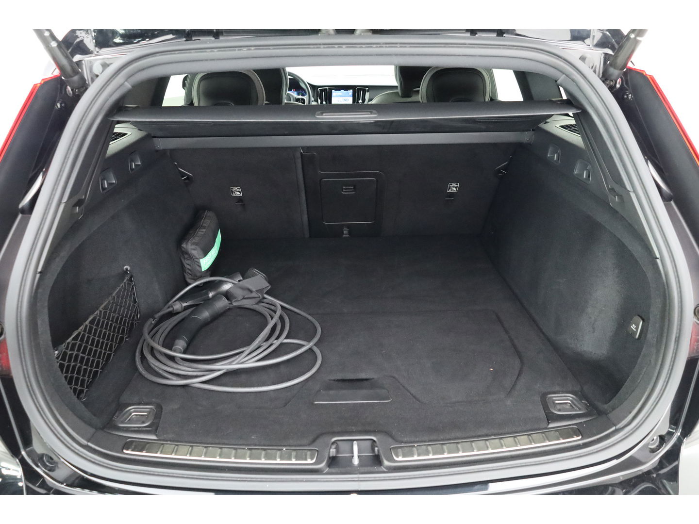 Volvo V60 2.0 T6 Plug-in hybrid AWD Plus Bright | Pilot Ass. | Blis | H&K | Elek. stoel met mem. | Stuur- & 4x stoelverw. |