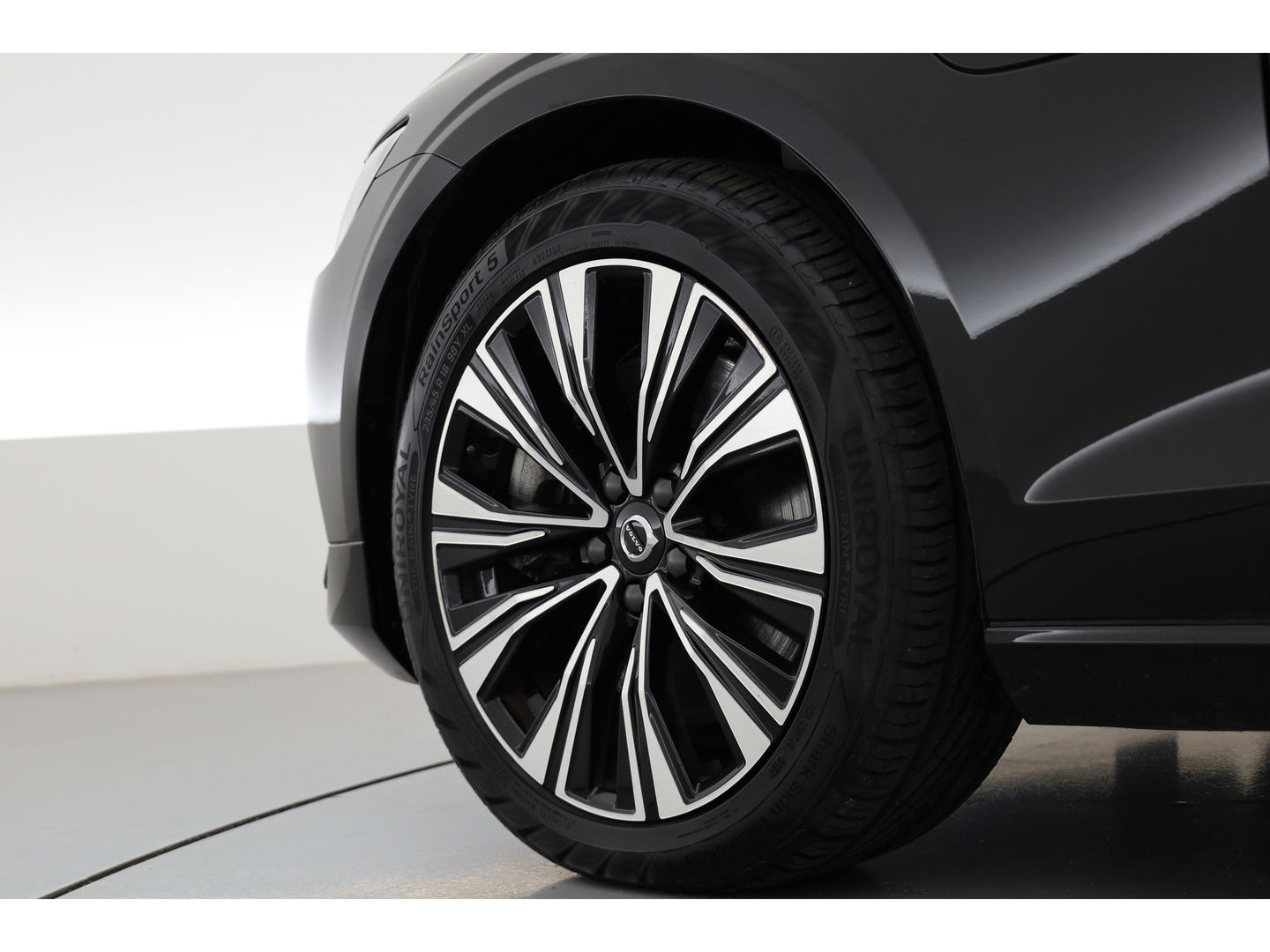 Volvo V60 2.0 T6 Plug-in hybrid AWD Plus Bright | Pilot Ass. | Blis | H&K | Elek. stoel met mem. | Stuur- & 4x stoelverw. |