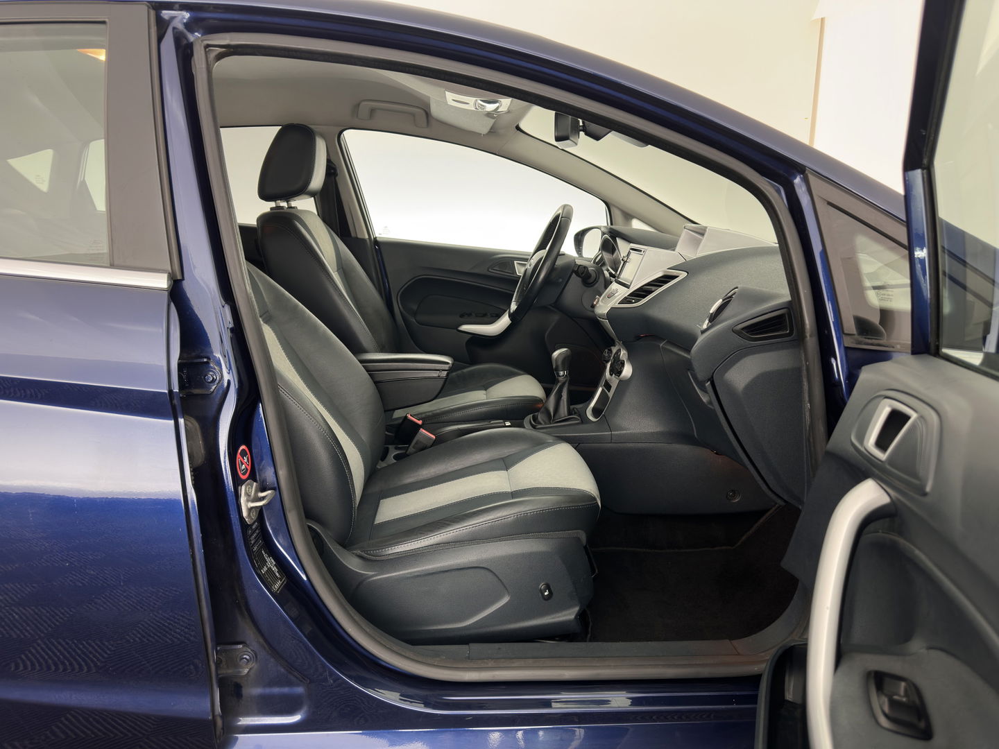 Ford Fiesta 1.6 TDCi ECOnetic Titanium *LEATHER-FABRIC | NAVI-FULLMAP | HEATED-COMFORTSEATS | ECC | PDC | CRUISE | PRIVACY-GLASS | 14''ALU*