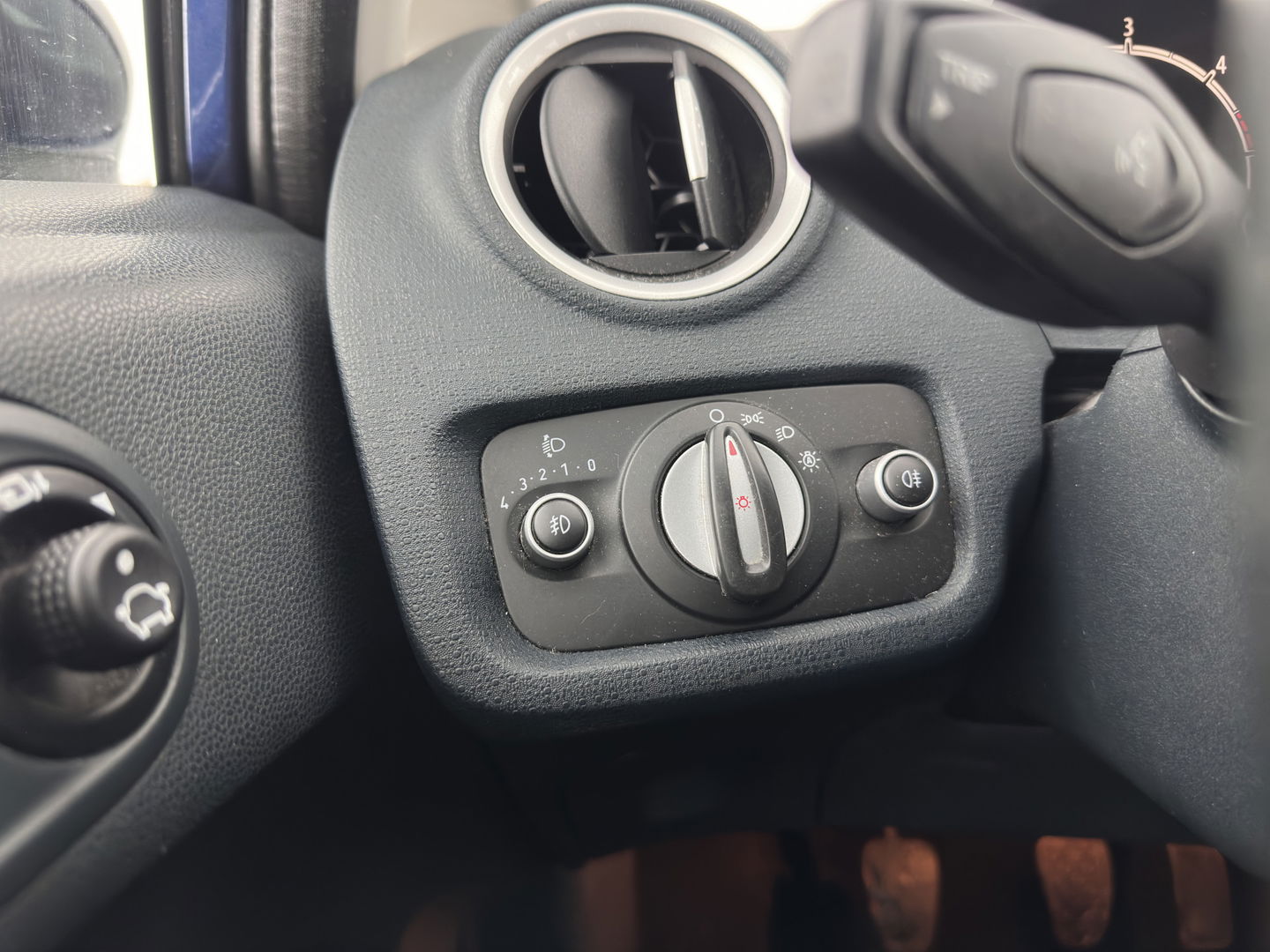 Ford Fiesta 1.6 TDCi ECOnetic Titanium *LEATHER-FABRIC | NAVI-FULLMAP | HEATED-COMFORTSEATS | ECC | PDC | CRUISE | PRIVACY-GLASS | 14''ALU*