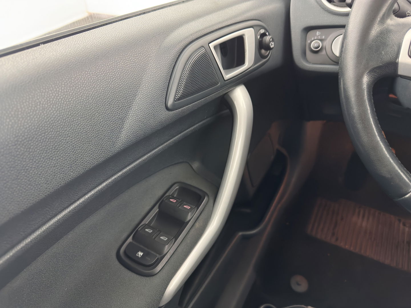 Ford Fiesta 1.6 TDCi ECOnetic Titanium *LEATHER-FABRIC | NAVI-FULLMAP | HEATED-COMFORTSEATS | ECC | PDC | CRUISE | PRIVACY-GLASS | 14''ALU*