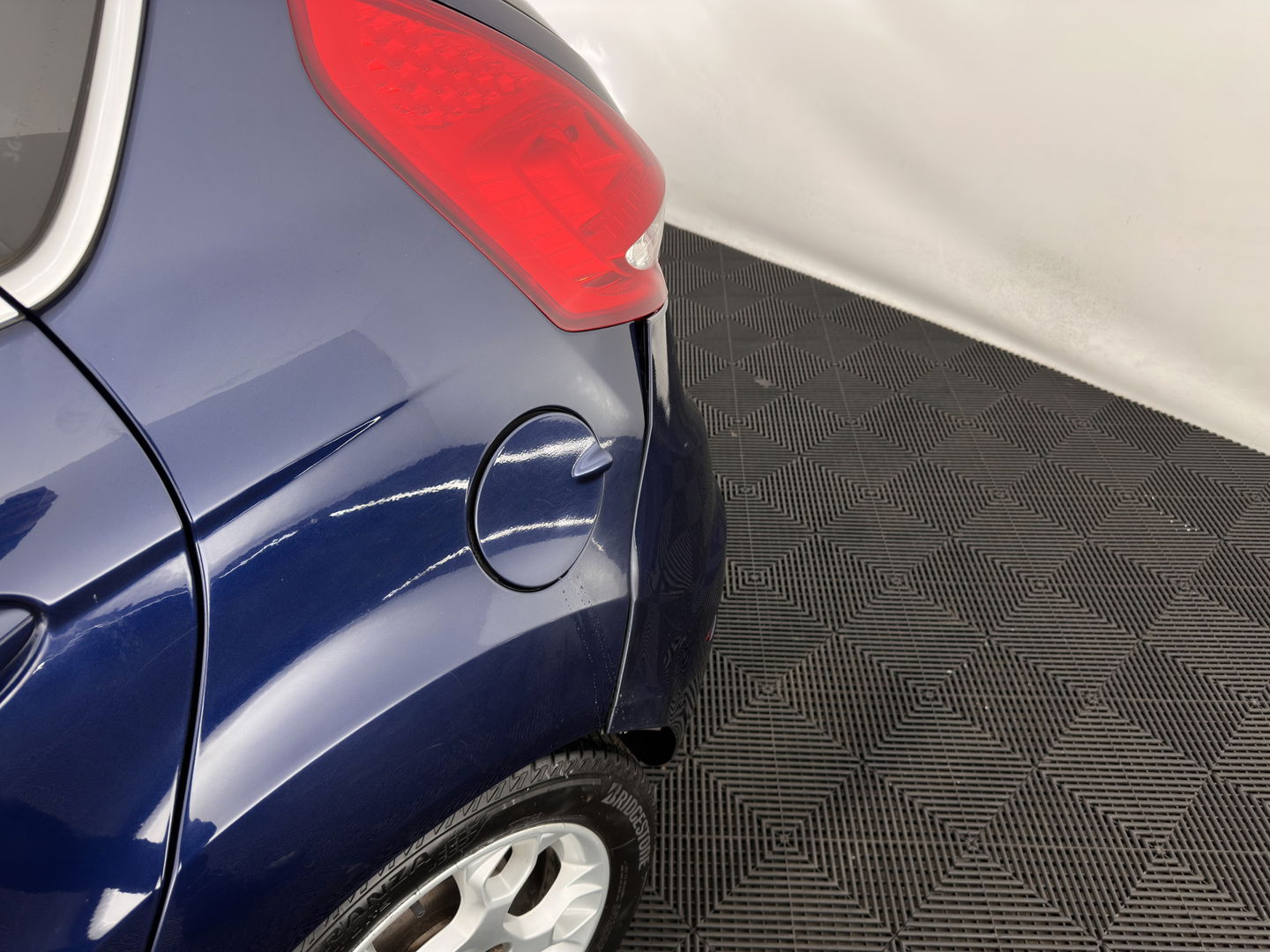 Ford Fiesta 1.6 TDCi ECOnetic Titanium *LEATHER-FABRIC | NAVI-FULLMAP | HEATED-COMFORTSEATS | ECC | PDC | CRUISE | PRIVACY-GLASS | 14''ALU*