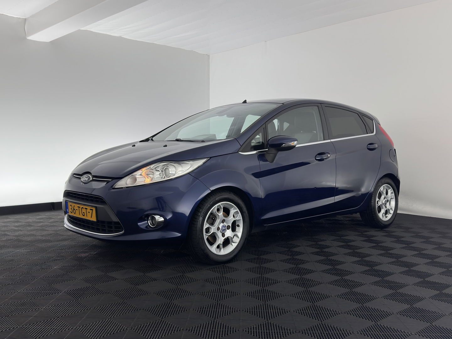 Ford Fiesta 1.6 TDCi ECOnetic Titanium *LEATHER-FABRIC | NAVI-FULLMAP | HEATED-COMFORTSEATS | ECC | PDC | CRUISE | PRIVACY-GLASS | 14''ALU*