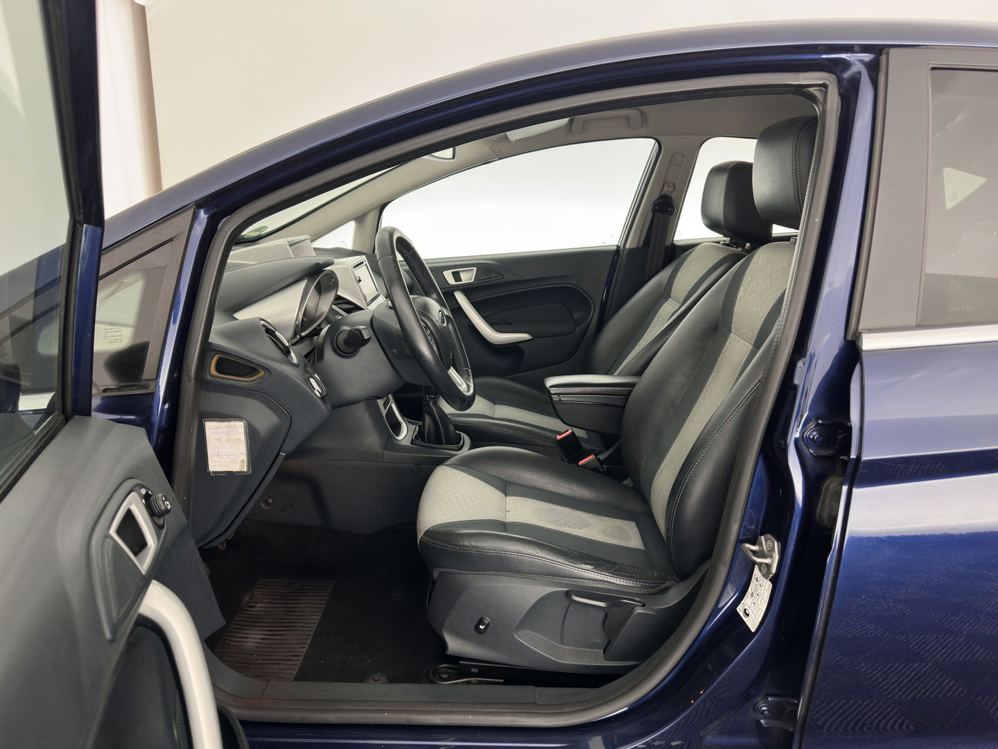 Ford Fiesta 1.6 TDCi ECOnetic Titanium *LEATHER-FABRIC | NAVI-FULLMAP | HEATED-COMFORTSEATS | ECC | PDC | CRUISE | PRIVACY-GLASS | 14''ALU*