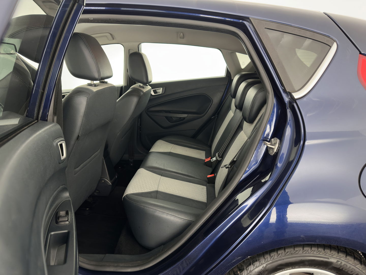 Ford Fiesta 1.6 TDCi ECOnetic Titanium *LEATHER-FABRIC | NAVI-FULLMAP | HEATED-COMFORTSEATS | ECC | PDC | CRUISE | PRIVACY-GLASS | 14''ALU*