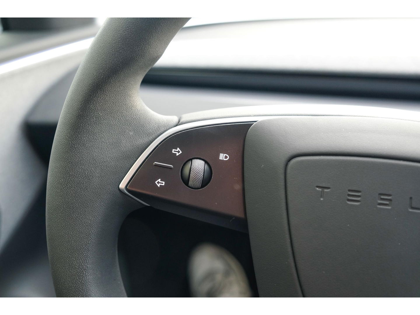 Tesla Model 3 283pk MJ2024 Nieuw model Autopilot Zwart leder Stoelverwarming Camera NLauto 1e eigenaar