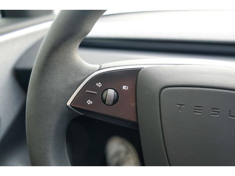 Tesla Model 3 283pk MJ2024 Nieuw model Autopilot Zwart leder Stoelverwarming Camera NLauto 1e eigenaar