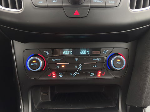 Ford FOCUS Wagon 1.5 TDCI Titanium Lease Edition (INCL-BTW) Aut. *NAVI-FULLMAP | HEATED-COMFORTSEATS | KEYLESS | PRIVACY-GLASS | ECC | SYNC-AUDIO | PDC | CRUISE | 16''ALU*