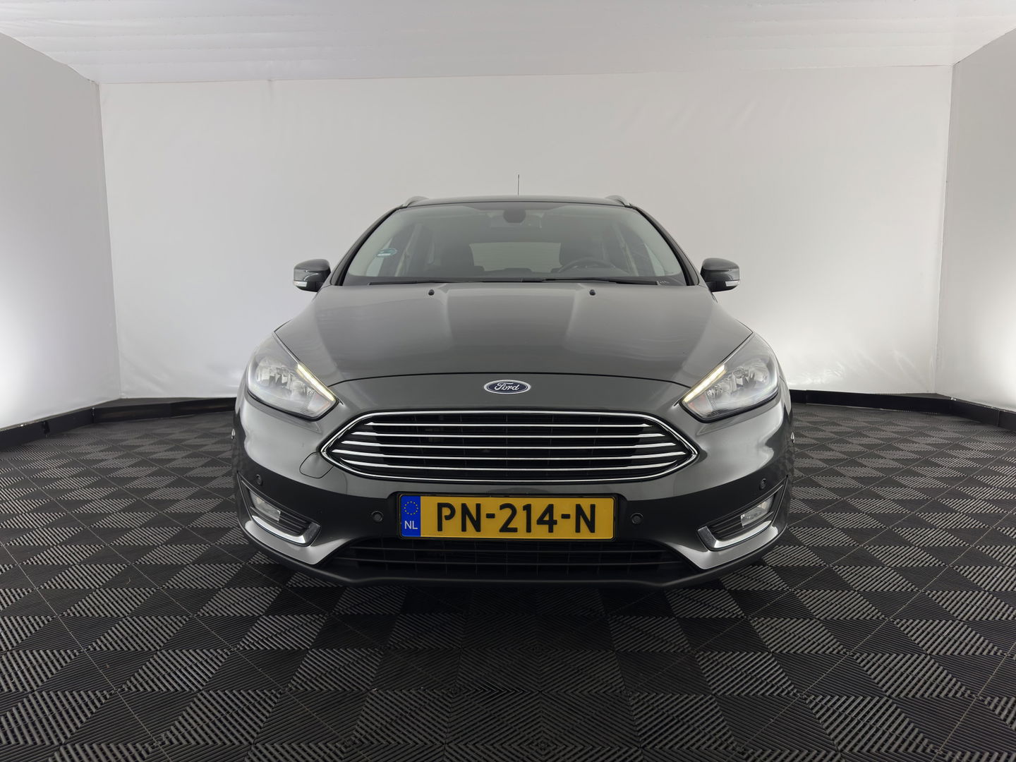 Ford FOCUS Wagon 1.5 TDCI Titanium Lease Edition (INCL-BTW) Aut. *NAVI-FULLMAP | HEATED-COMFORTSEATS | KEYLESS | PRIVACY-GLASS | ECC | SYNC-AUDIO | PDC | CRUISE | 16''ALU*