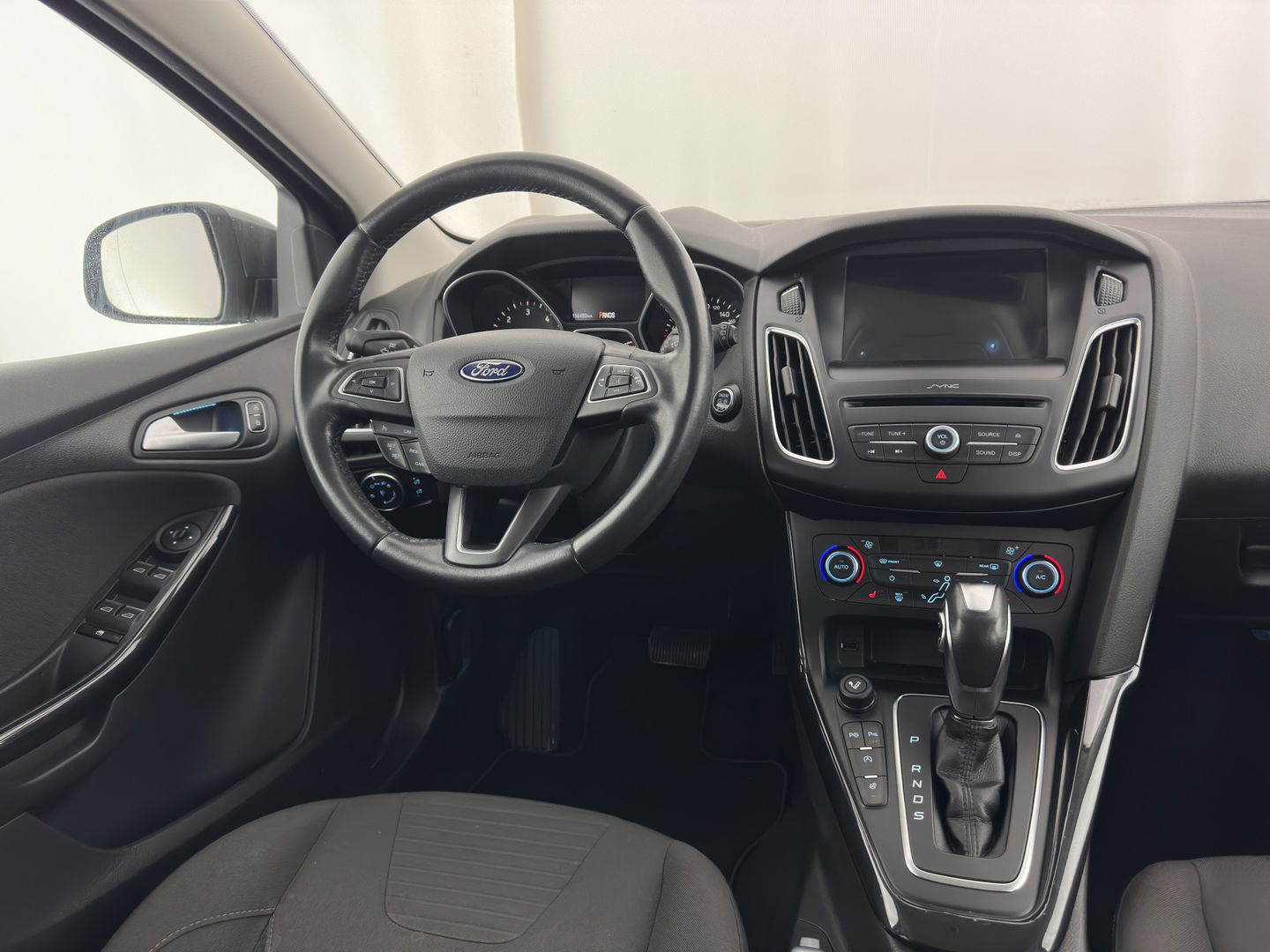 Ford FOCUS Wagon 1.5 TDCI Titanium Lease Edition (INCL-BTW) Aut. *NAVI-FULLMAP | HEATED-COMFORTSEATS | KEYLESS | PRIVACY-GLASS | ECC | SYNC-AUDIO | PDC | CRUISE | 16''ALU*