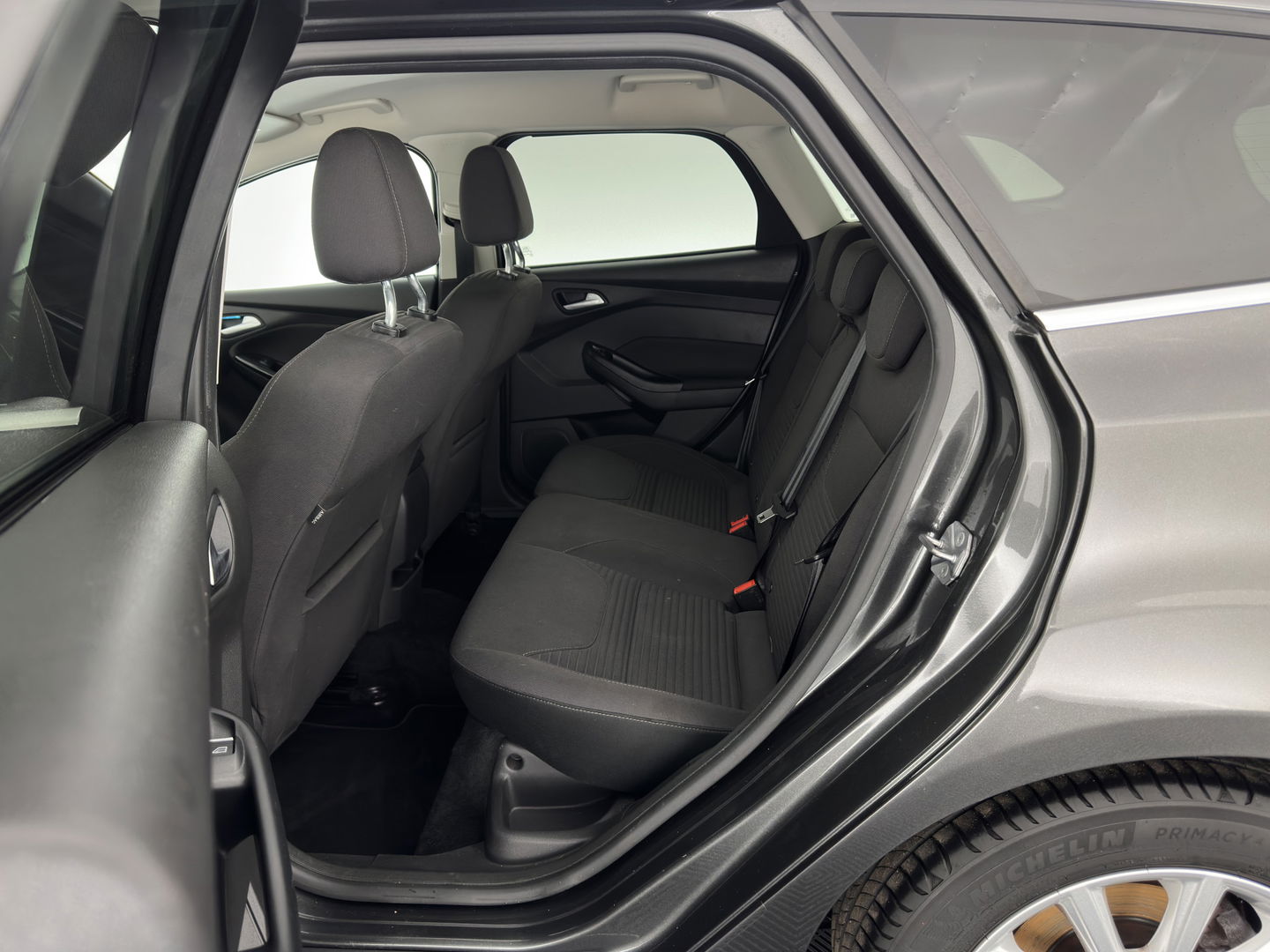 Ford FOCUS Wagon 1.5 TDCI Titanium Lease Edition (INCL-BTW) Aut. *NAVI-FULLMAP | HEATED-COMFORTSEATS | KEYLESS | PRIVACY-GLASS | ECC | SYNC-AUDIO | PDC | CRUISE | 16''ALU*