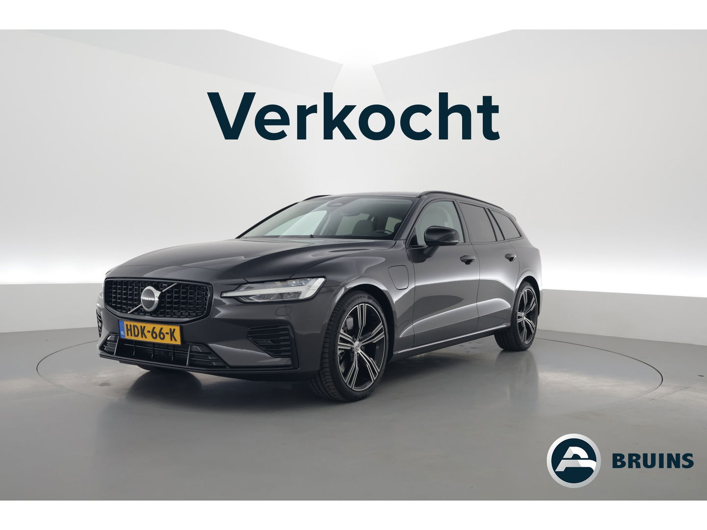 Volvo V60 2.0 T6 Plug-in hybrid AWD Plus Dark | Stuur- & 4x stoelverw. | H&K | Camera | ACC | Blis |