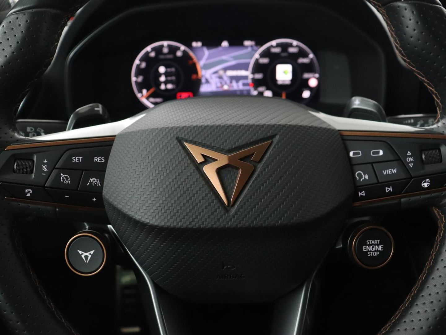 CUPRA Leon 2.0 TSI Cup | 310pk | Trekhaak | Stoel & stuurverwarming | Carplay | Leder | Adaptive cruise | 19'' | CUP Sportstoelen | Navigatie | Full LED | Keyless | Sfeerverlichting