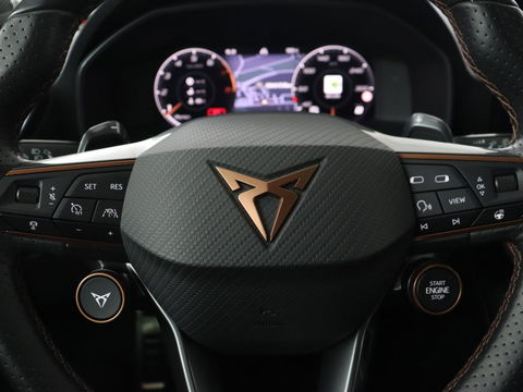 CUPRA Leon 2.0 TSI Cup | 310pk | Trekhaak | Stoel & stuurverwarming | Carplay | Leder | Adaptive cruise | 19'' | CUP Sportstoelen | Navigatie | Full LED | Keyless | Sfeerverlichting