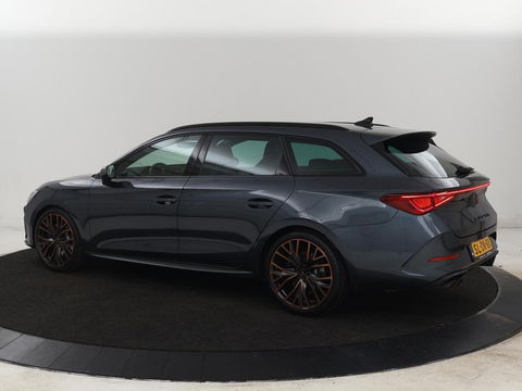 CUPRA Leon 2.0 TSI Cup | 310pk | Trekhaak | Stoel & stuurverwarming | Carplay | Leder | Adaptive cruise | 19'' | CUP Sportstoelen | Navigatie | Full LED | Keyless | Sfeerverlichting