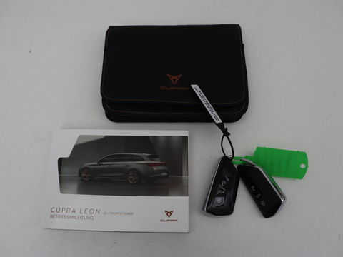 CUPRA Leon 2.0 TSI Cup | 310pk | Trekhaak | Stoel & stuurverwarming | Carplay | Leder | Adaptive cruise | 19'' | CUP Sportstoelen | Navigatie | Full LED | Keyless | Sfeerverlichting