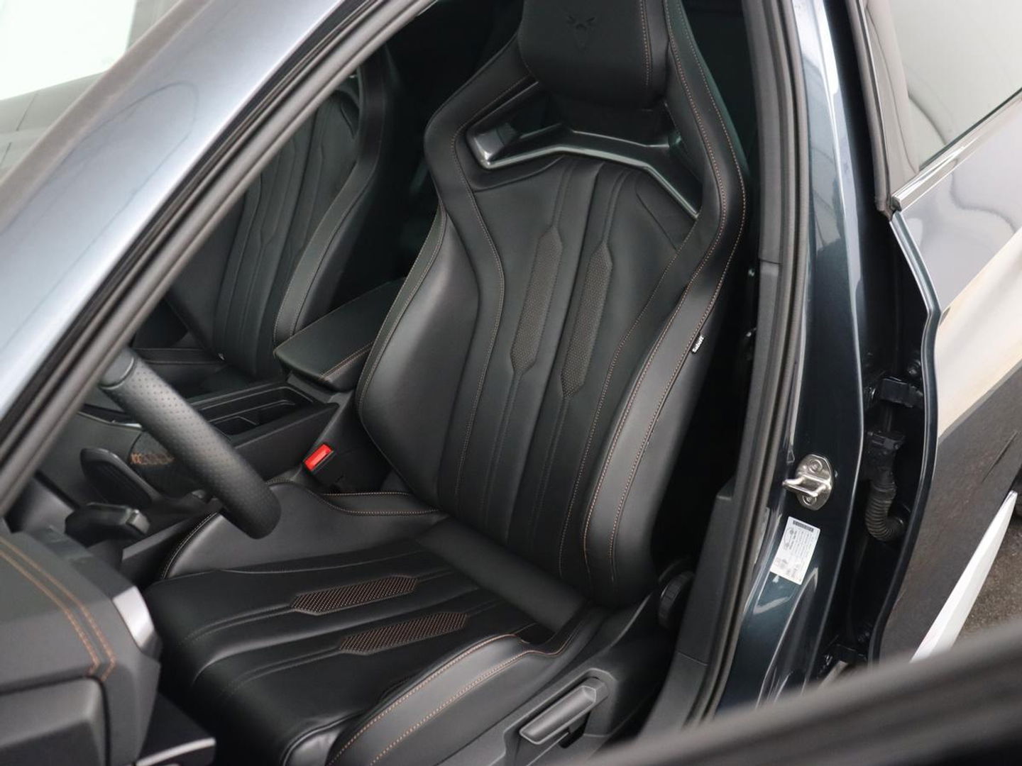 CUPRA Leon 2.0 TSI Cup | 310pk | Trekhaak | Stoel & stuurverwarming | Carplay | Leder | Adaptive cruise | 19'' | CUP Sportstoelen | Navigatie | Full LED | Keyless | Sfeerverlichting