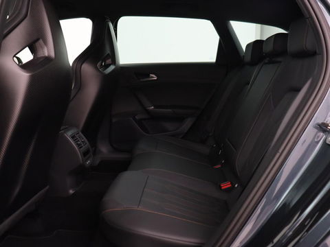 CUPRA Leon 2.0 TSI Cup | 310pk | Trekhaak | Stoel & stuurverwarming | Carplay | Leder | Adaptive cruise | 19'' | CUP Sportstoelen | Navigatie | Full LED | Keyless | Sfeerverlichting