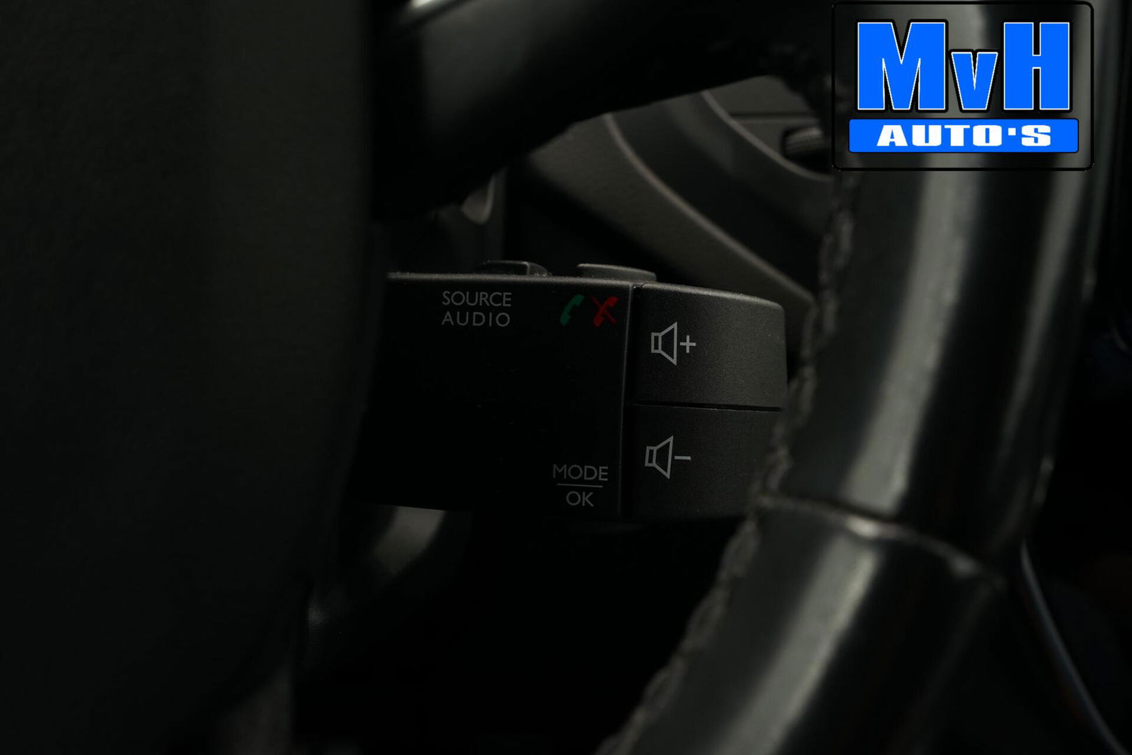 Renault Captur 1.3 TCe Intense|150PK|PANO|CAMERA|LED|TREKH