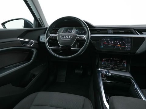 Audi e-tron 50 Quattro *ELECTRO-MOTOR AUDIBLE* Launch edition 71 kWh [ 3-Fase ] {SOH-100%} (INCL-BTW) Aut. *FULL-LED | DIGI-COCKPIT | NAVI-FULLMAP | HEATED-COMFORTSEATS | KEYLESS | AUDI-SOUND | SHIFT-PADDLES | ECC | PDC | CRUISE | 20''ALU*