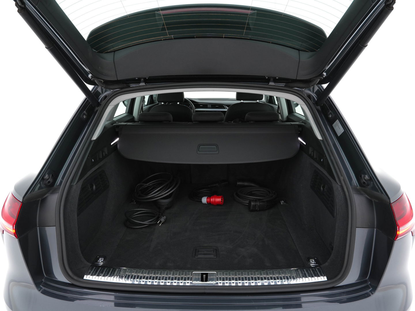 Audi e-tron 50 Quattro *ELECTRO-MOTOR AUDIBLE* Launch edition 71 kWh [ 3-Fase ] {SOH-100%} (INCL-BTW) Aut. *FULL-LED | DIGI-COCKPIT | NAVI-FULLMAP | HEATED-COMFORTSEATS | KEYLESS | AUDI-SOUND | SHIFT-PADDLES | ECC | PDC | CRUISE | 20''ALU*