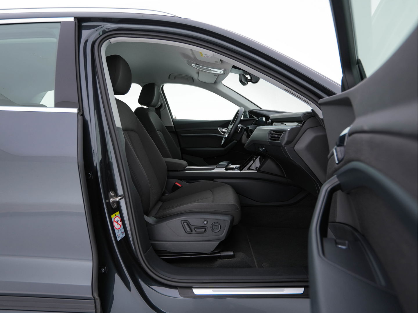 Audi e-tron 50 Quattro *ELECTRO-MOTOR AUDIBLE* Launch edition 71 kWh [ 3-Fase ] {SOH-100%} (INCL-BTW) Aut. *FULL-LED | DIGI-COCKPIT | NAVI-FULLMAP | HEATED-COMFORTSEATS | KEYLESS | AUDI-SOUND | SHIFT-PADDLES | ECC | PDC | CRUISE | 20''ALU*