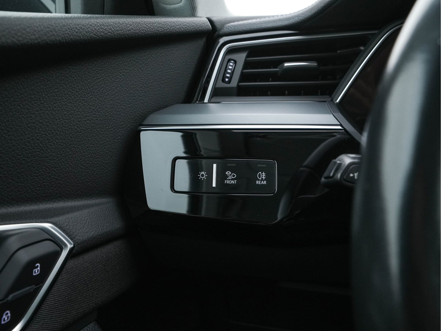 Audi e-tron 50 Quattro *ELECTRO-MOTOR AUDIBLE* Launch edition 71 kWh [ 3-Fase ] {SOH-100%} (INCL-BTW) Aut. *FULL-LED | DIGI-COCKPIT | NAVI-FULLMAP | HEATED-COMFORTSEATS | KEYLESS | AUDI-SOUND | SHIFT-PADDLES | ECC | PDC | CRUISE | 20''ALU*