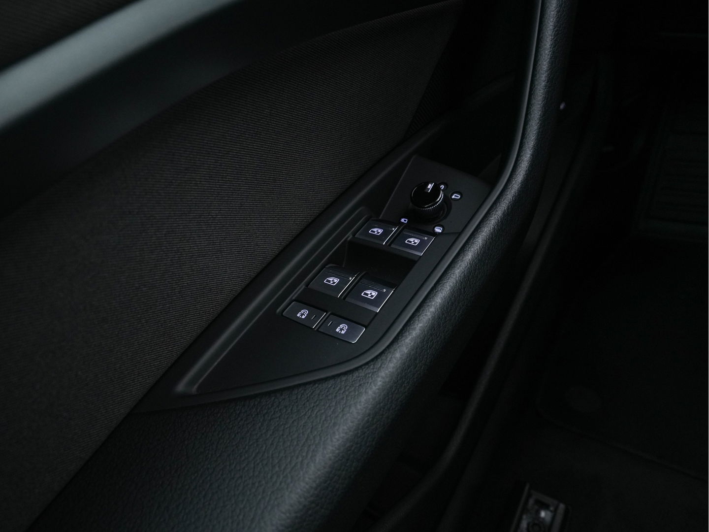 Audi e-tron 50 Quattro *ELECTRO-MOTOR AUDIBLE* Launch edition 71 kWh [ 3-Fase ] {SOH-100%} (INCL-BTW) Aut. *FULL-LED | DIGI-COCKPIT | NAVI-FULLMAP | HEATED-COMFORTSEATS | KEYLESS | AUDI-SOUND | SHIFT-PADDLES | ECC | PDC | CRUISE | 20''ALU*