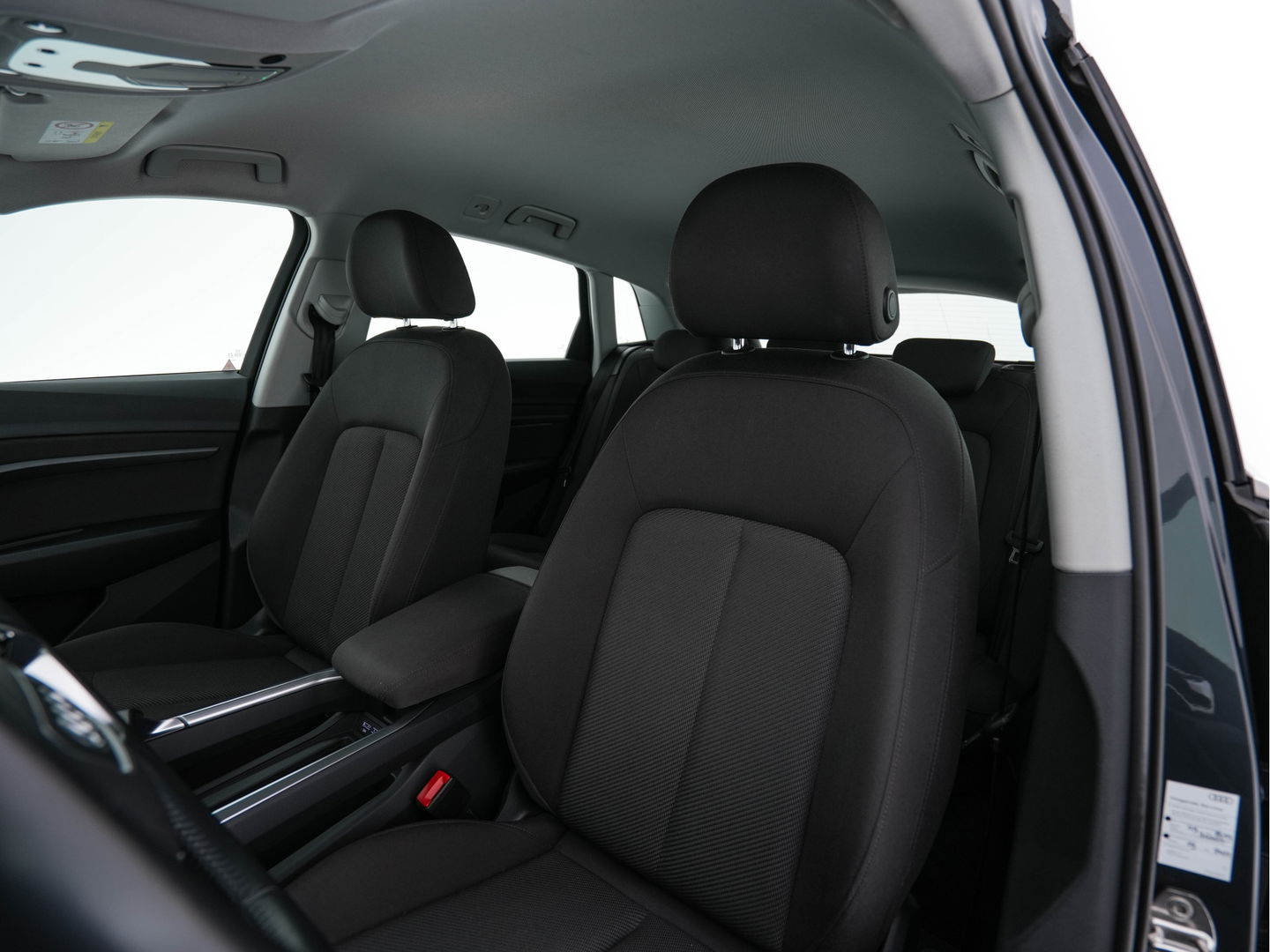 Audi e-tron 50 Quattro *ELECTRO-MOTOR AUDIBLE* Launch edition 71 kWh [ 3-Fase ] {SOH-100%} (INCL-BTW) Aut. *FULL-LED | DIGI-COCKPIT | NAVI-FULLMAP | HEATED-COMFORTSEATS | KEYLESS | AUDI-SOUND | SHIFT-PADDLES | ECC | PDC | CRUISE | 20''ALU*