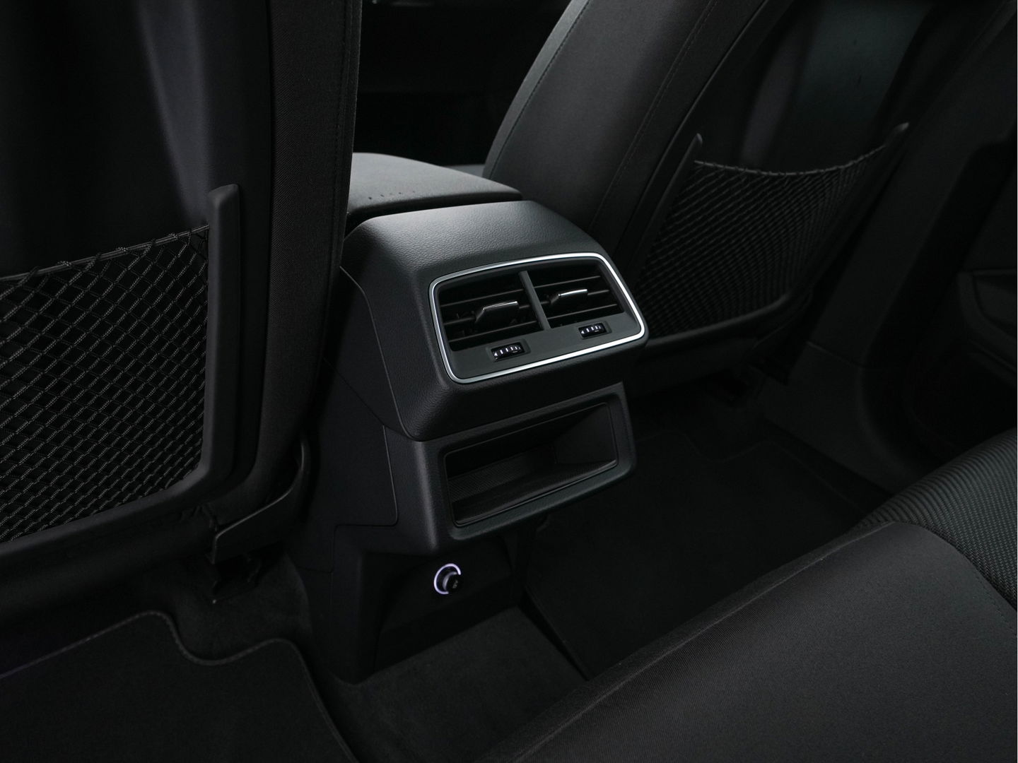 Audi e-tron 50 Quattro *ELECTRO-MOTOR AUDIBLE* Launch edition 71 kWh [ 3-Fase ] {SOH-100%} (INCL-BTW) Aut. *FULL-LED | DIGI-COCKPIT | NAVI-FULLMAP | HEATED-COMFORTSEATS | KEYLESS | AUDI-SOUND | SHIFT-PADDLES | ECC | PDC | CRUISE | 20''ALU*