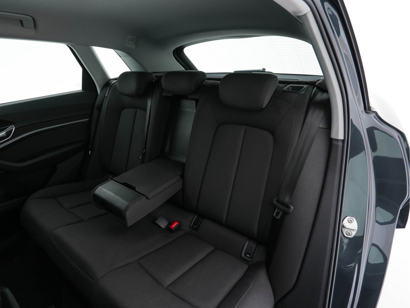 Audi e-tron 50 Quattro *ELECTRO-MOTOR AUDIBLE* Launch edition 71 kWh [ 3-Fase ] {SOH-100%} (INCL-BTW) Aut. *FULL-LED | DIGI-COCKPIT | NAVI-FULLMAP | HEATED-COMFORTSEATS | KEYLESS | AUDI-SOUND | SHIFT-PADDLES | ECC | PDC | CRUISE | 20''ALU*