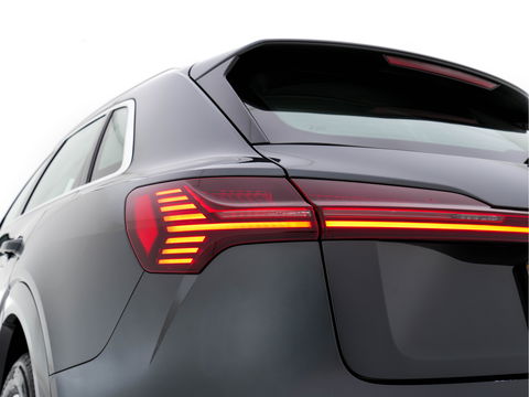 Audi e-tron 50 Quattro *ELECTRO-MOTOR AUDIBLE* Launch edition 71 kWh [ 3-Fase ] {SOH-100%} (INCL-BTW) Aut. *FULL-LED | DIGI-COCKPIT | NAVI-FULLMAP | HEATED-COMFORTSEATS | KEYLESS | AUDI-SOUND | SHIFT-PADDLES | ECC | PDC | CRUISE | 20''ALU*