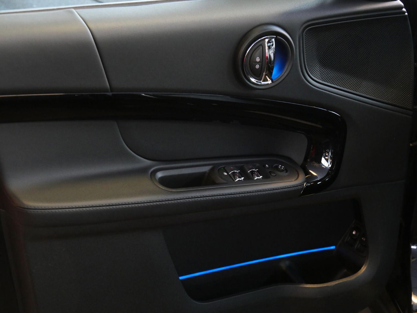 MINI Countryman COOPER S E/ PANORAMADAK/ LEER/ CAMERA/ ELEKT. KLEP/ SFEERVERLICHTING/ 12 MND GARANTIE