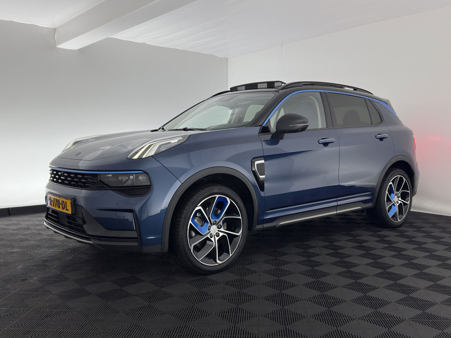 Lynk & Co 01 1.5 (Plug-In) (INCL-BTW) Aut. *PANO | FULL-LED | ADAPTIVE-CRUISE | MICROFIBRE | BLIND-SPOT | MEMORY-PACK | DIGI-COCKPIT | HEATED-SPORTSEATS | TOPVIEW | KEYLESS | DAB+ | NAVI-FULLMAP |  ECC | AMBIENT-LIGHT