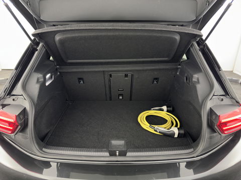 Volkswagen ID.3 First Max 58 kWh [ 3-Fase ] {SOH-90%} (INCL-BTW) *PANO | HEAD-UP | ADAPTIVE-CRUISE | FULL-LED | BLIND-SPOT | CAMERA | KEYLESS | MICROFIBRE | AMBIENT-LIGHT | NAVI-FULLMAP | DAB+ | ECC | HEATED-SPORTSEATS | DIGI-COCKPIT | 20"ALU*