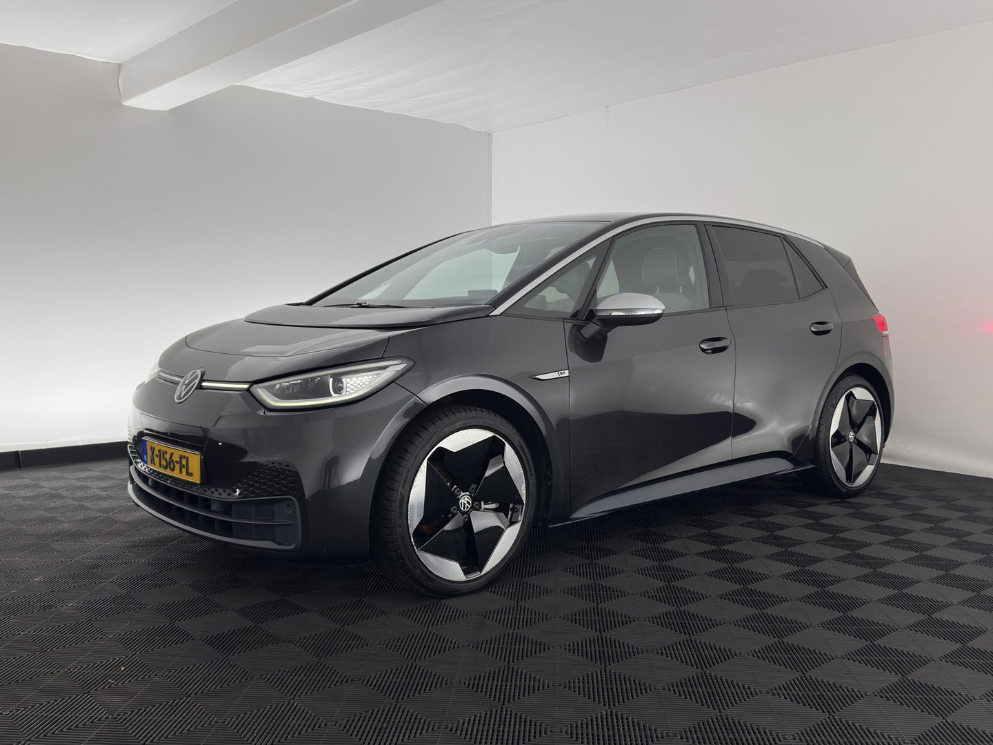 Volkswagen ID.3 First Max 58 kWh [ 3-Fase ] {SOH-90%} (INCL-BTW) *PANO | HEAD-UP | ADAPTIVE-CRUISE | FULL-LED | BLIND-SPOT | CAMERA | KEYLESS | MICROFIBRE | AMBIENT-LIGHT | NAVI-FULLMAP | DAB+ | ECC | HEATED-SPORTSEATS | DIGI-COCKPIT | 20"ALU*