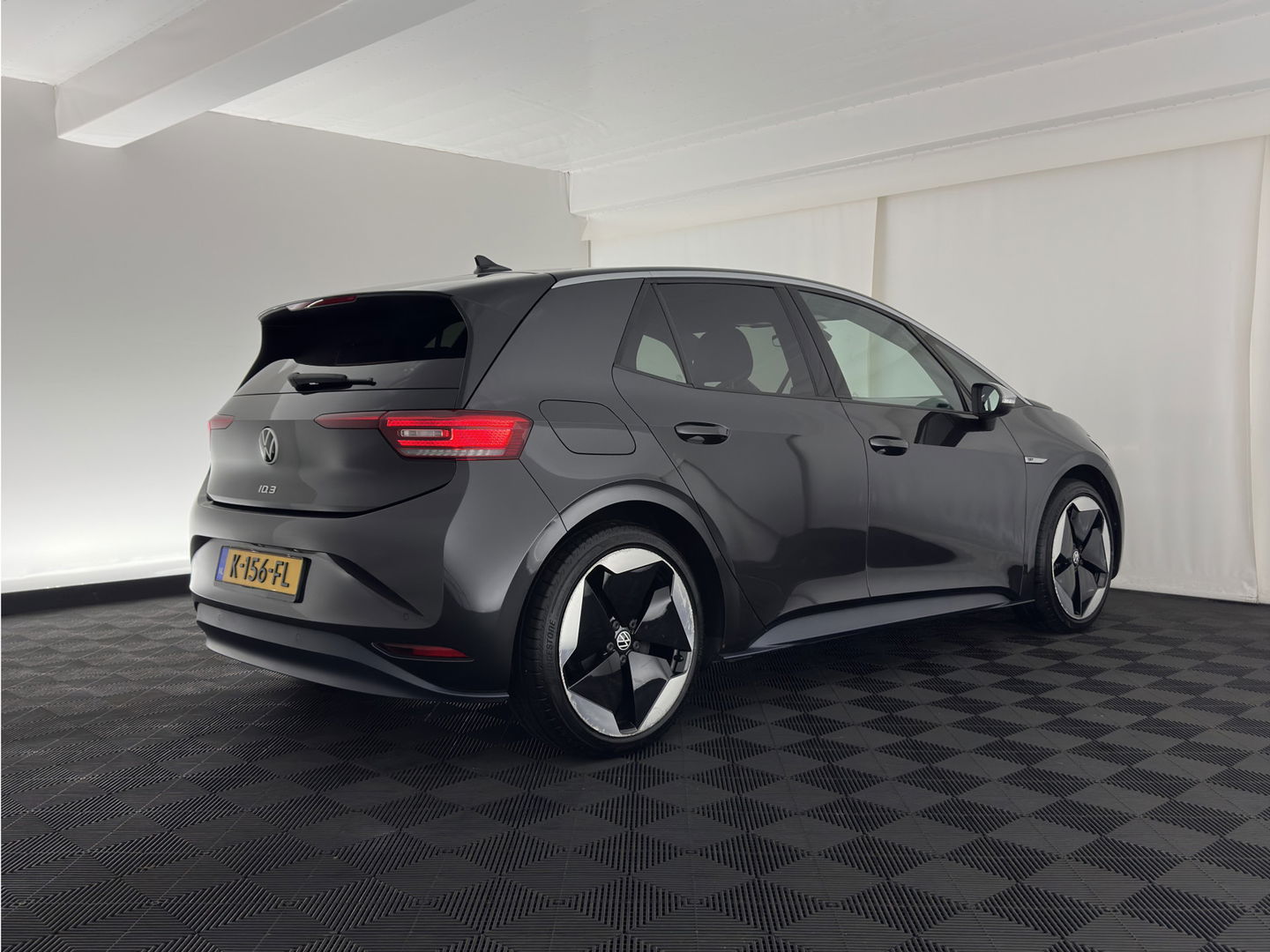 Volkswagen ID.3 First Max 58 kWh [ 3-Fase ] {SOH-90%} (INCL-BTW) *PANO | HEAD-UP | ADAPTIVE-CRUISE | FULL-LED | BLIND-SPOT | CAMERA | KEYLESS | MICROFIBRE | AMBIENT-LIGHT | NAVI-FULLMAP | DAB+ | ECC | HEATED-SPORTSEATS | DIGI-COCKPIT | 20"ALU*