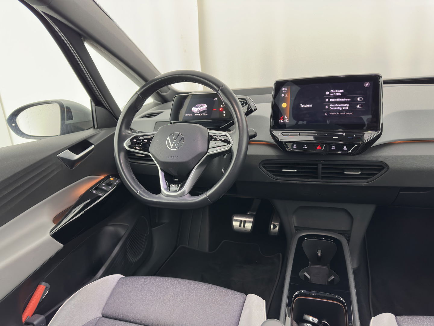 Volkswagen ID.3 First Max 58 kWh [ 3-Fase ] {SOH-90%} (INCL-BTW) *PANO | HEAD-UP | ADAPTIVE-CRUISE | FULL-LED | BLIND-SPOT | CAMERA | KEYLESS | MICROFIBRE | AMBIENT-LIGHT | NAVI-FULLMAP | DAB+ | ECC | HEATED-SPORTSEATS | DIGI-COCKPIT | 20"ALU*